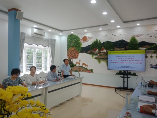 Hội nghị học tập, quán triệt và tuyên truyền các văn bản về xây dựng, chỉnh đón đảng và hệ thống chính trị; công tác cán bộ.
