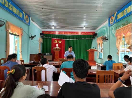 Tập huấn kỹ thuật cho cộng đồng dân cư thôn trong công tác quản lý bảo vệ rừng