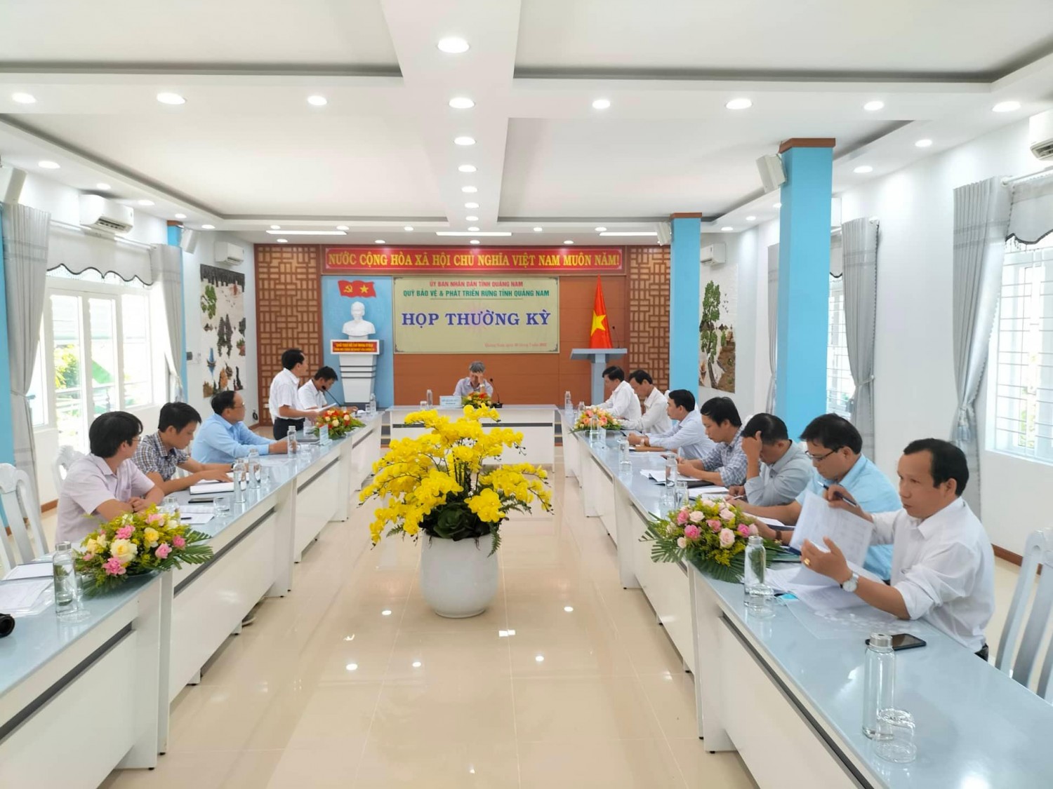 Quang cảnh cuộc họp