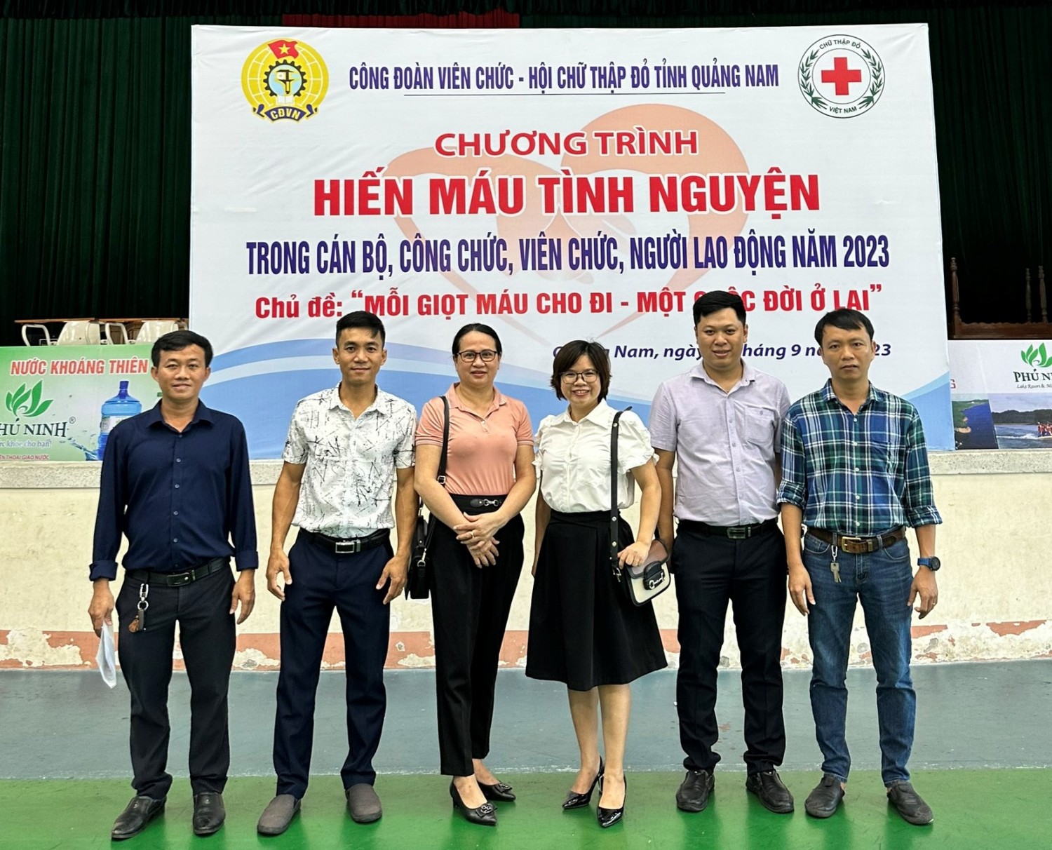 Đoàn viên CĐCS Quỹ Bảo vệ và Phát triển rừng tham gia hiến máu tình nguyện