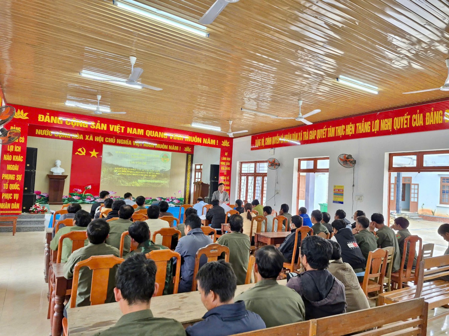Nâng cao năng lực, nhận thức về quản lý bảo vệ rừng gắn với chi trả dịch vụ môi trường rừng cho cộng đồng dân cư thôn